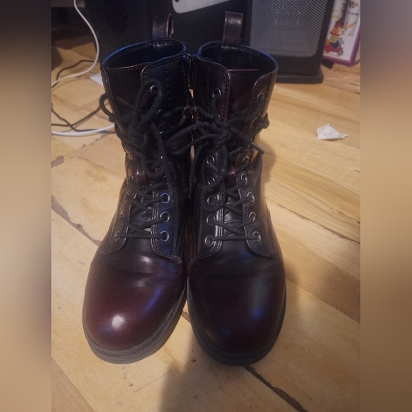 Kohls - Burgandy Combat Boots - Picture 4 of 8